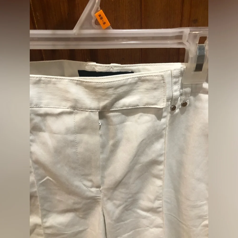 NWT Larry Levine Skimmer Hits the Knee White Long Mid Length Golf Shorts Size 10